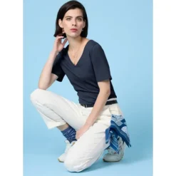 Burdock V-Neck T-Shirt in GOTS-Certified Organic Cotton Slub
